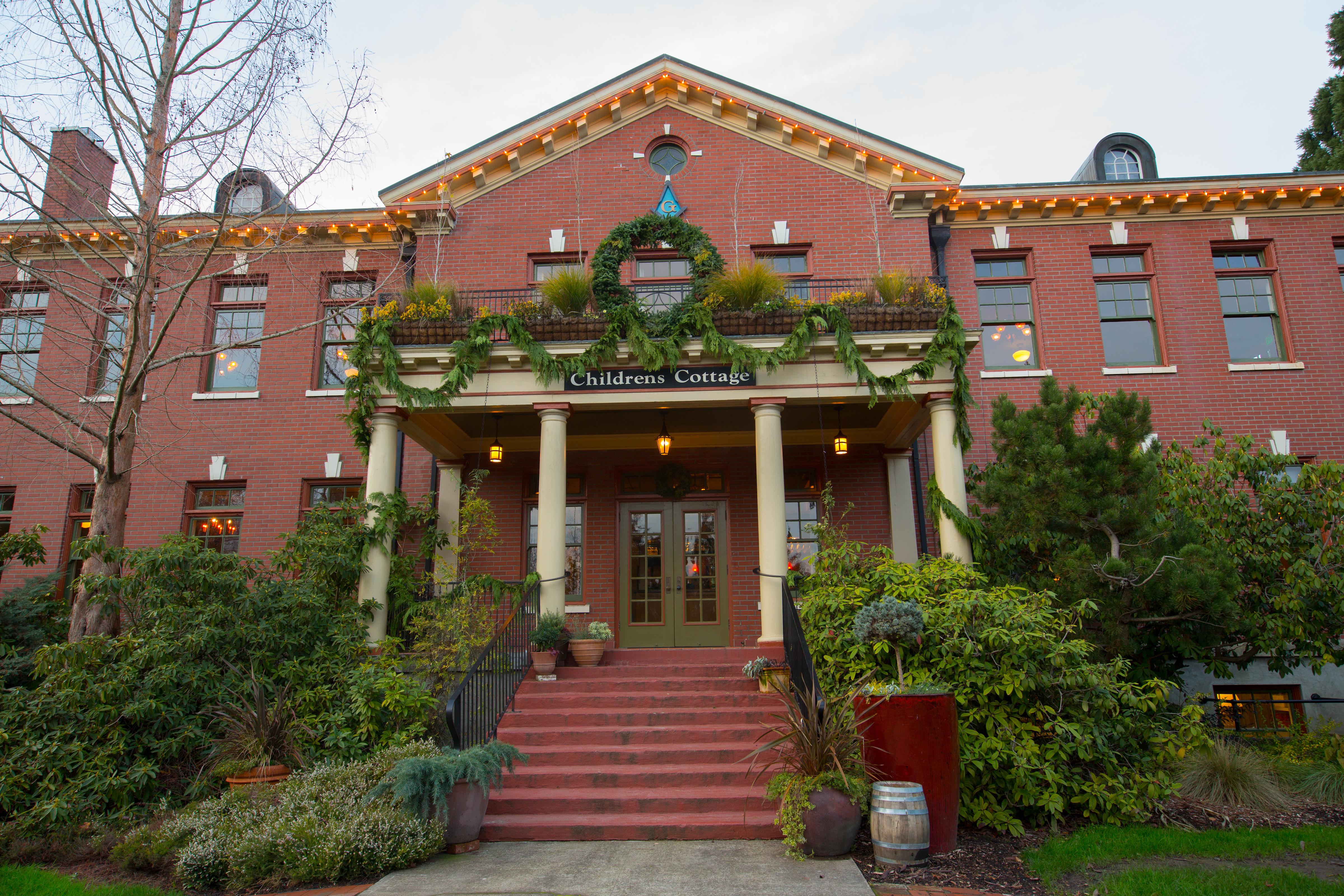 פורט סגרוב Mcmenamins Grand Lodge מראה חיצוני תמונה